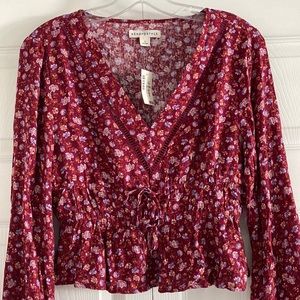 NWT Aeropostale Floral Print V Neck Blouse - Size Small